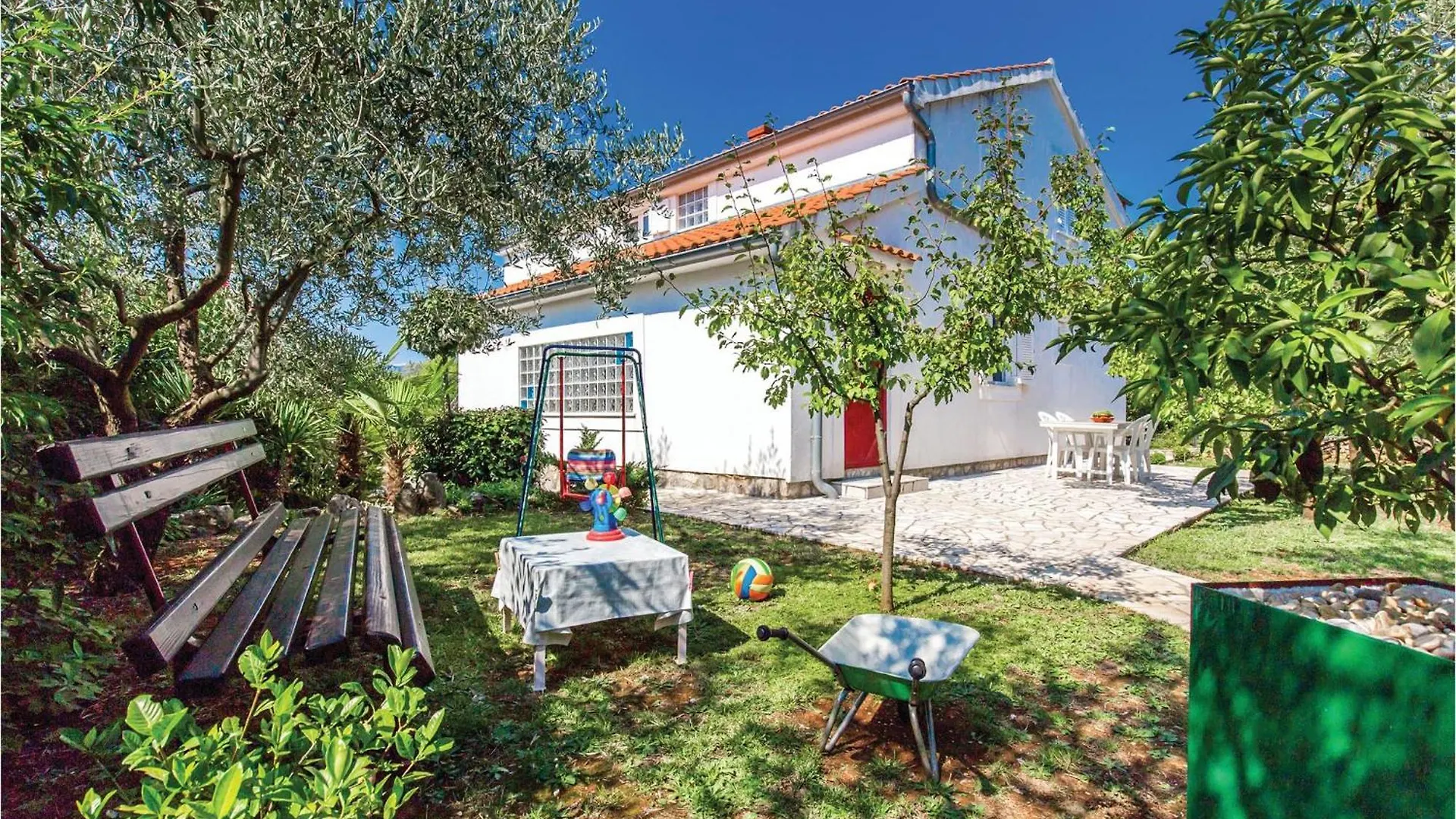 Cozy Apartment In Brzac With Wifi