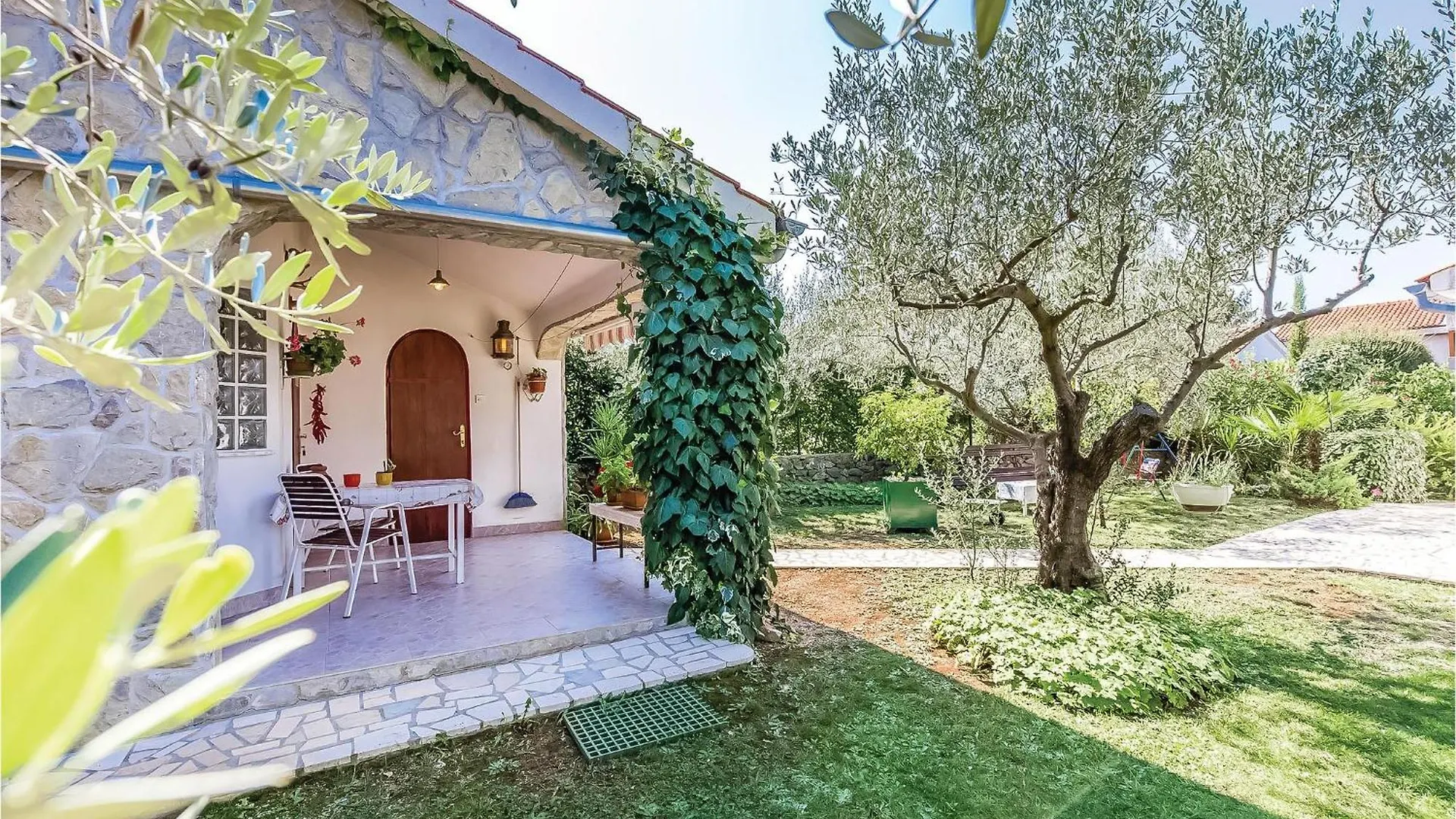 Cozy Apartment In Brzac With Wifi